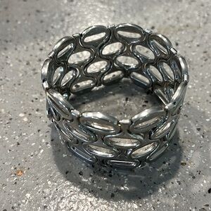 FREE PEOPLE WIDE STRETCHY METAL SILVER TONE BANGLE CUFF BRACELET